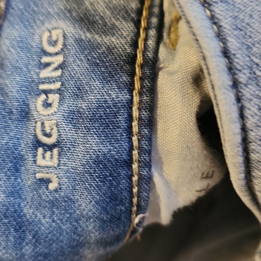 American Eagle Light Wash Jeggings - Picture 6 of 6